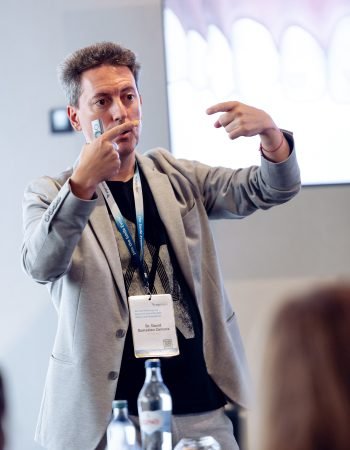 El Dr. David González Zamora imparte un curso sobre ortodoncia con alineadores en Lisboa. Ortodoncia Madrid